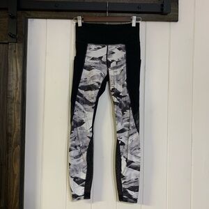 Women’s Athleta Black and Gray Patterned Leggings